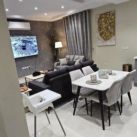الشقق الفاخرة Modern Apartments Of 3 Bedrooms 5 Minutes To Haram Medine Dış mekan fotoğraf