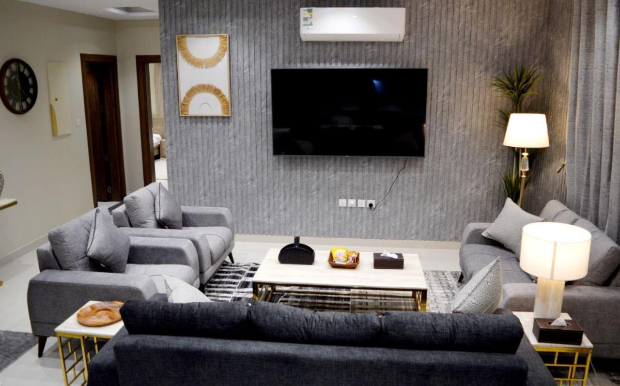 الشقق الفاخرة Modern Apartments Of 3 Bedrooms 5 Minutes To Haram Medine Dış mekan fotoğraf
