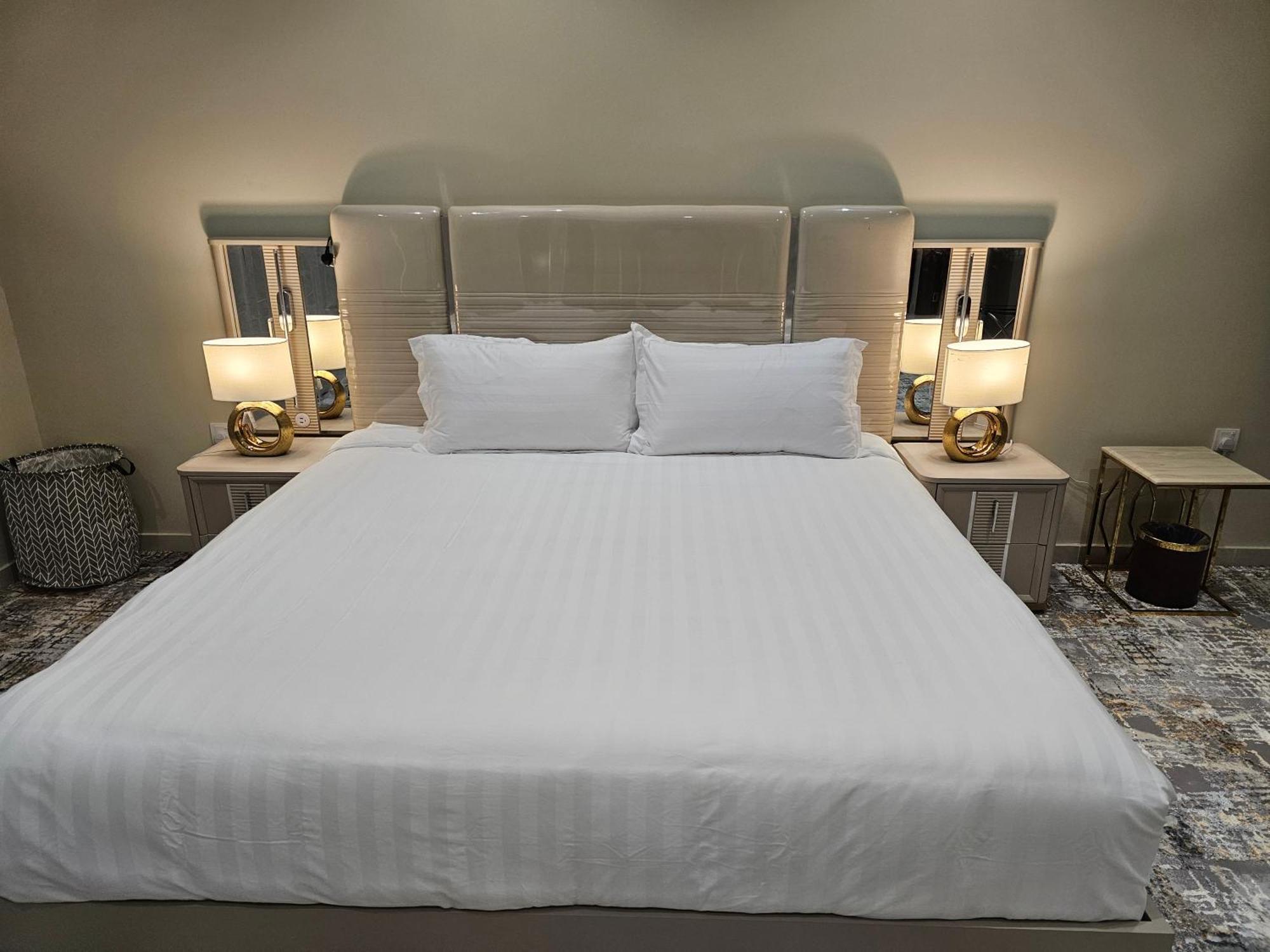 الشقق الفاخرة Modern Apartments Of 3 Bedrooms 5 Minutes To Haram Medine Dış mekan fotoğraf